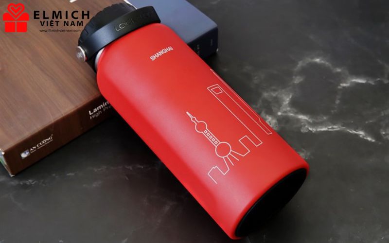 Lock&Lock LHC4160RED có lưới lọc trà tiện lợi 