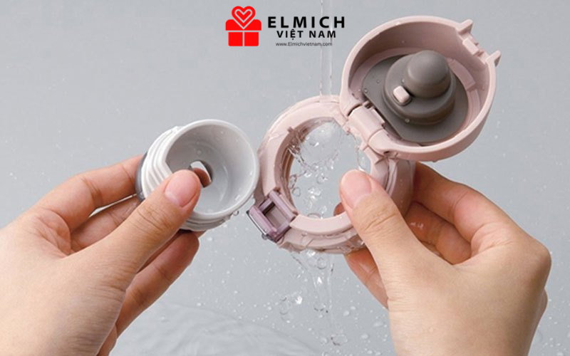 Vệ sinh bình giữ nhiệt định kỳ để tránh cặn bẩn tích tụ