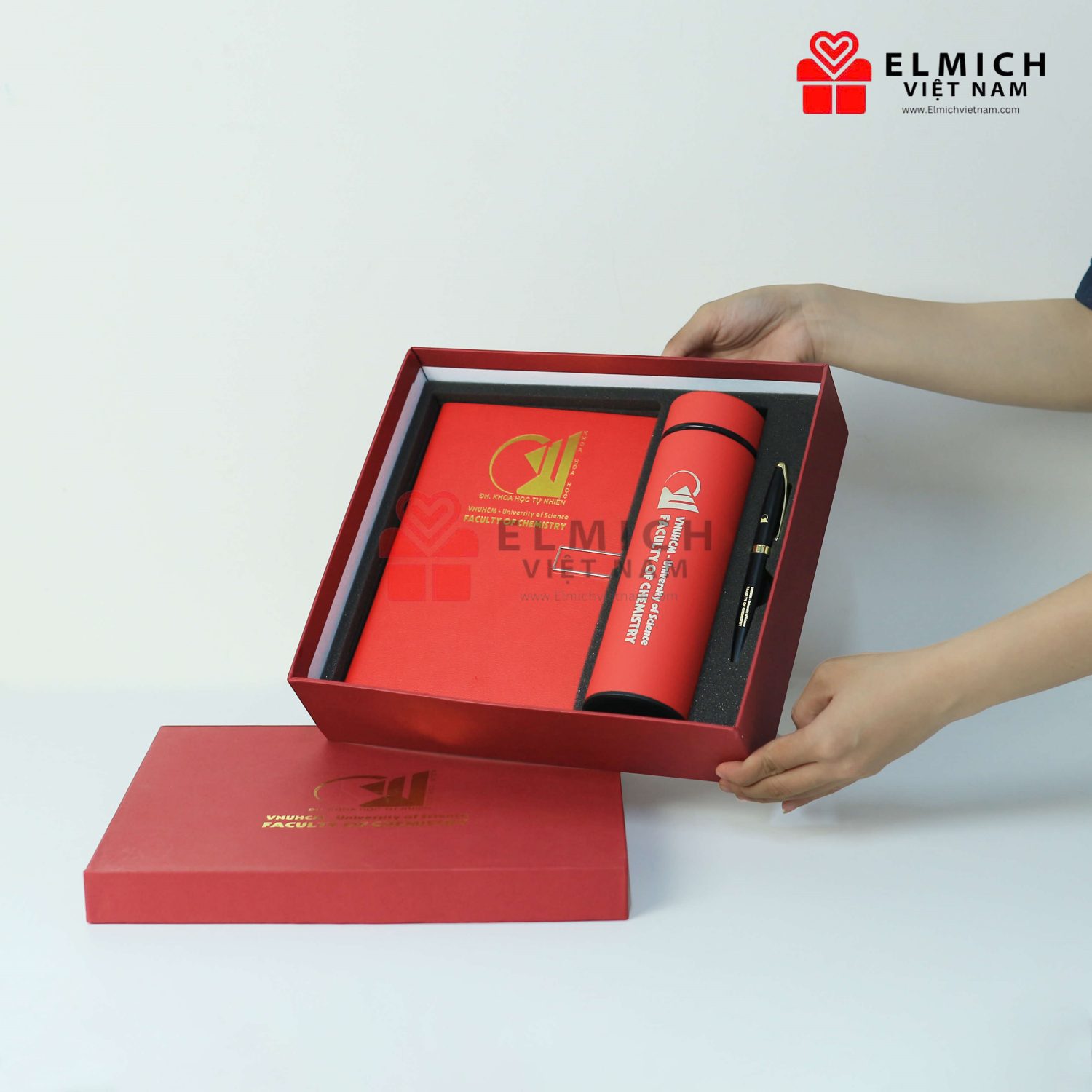 Set sổ tay, bình giữ nhiệt và bút để tặng nhân viên ý nghĩa